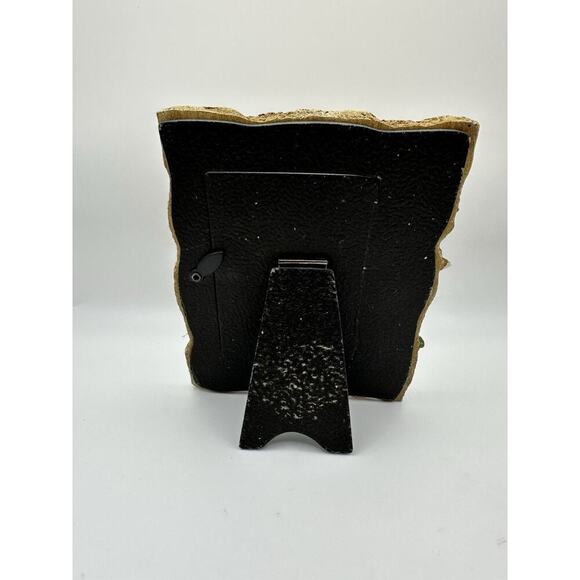 The Unique Collection Daisy Decorated Picture Frame - Picture 2 of 3